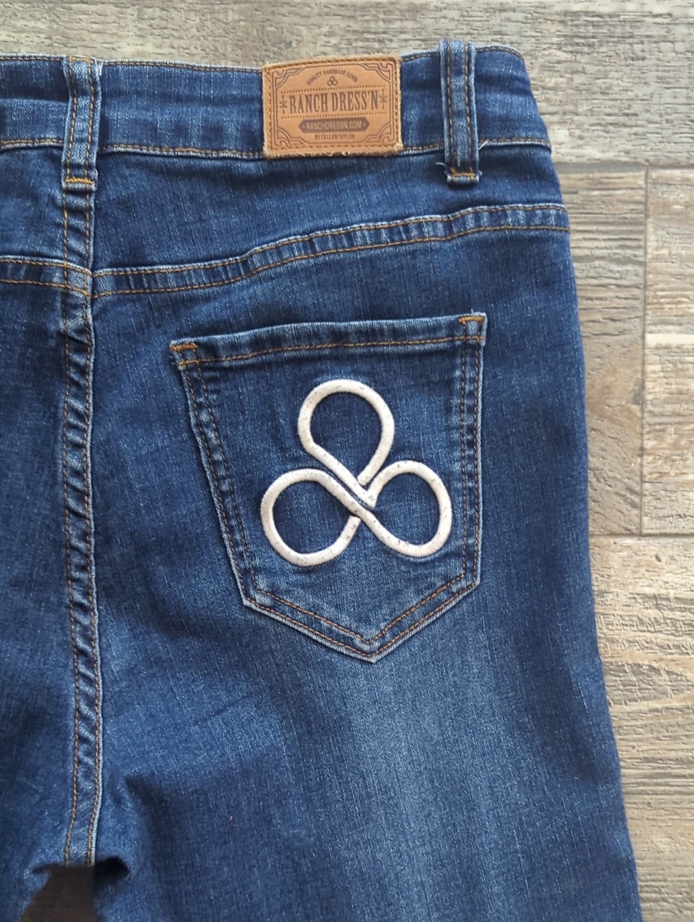 RANCH DRESS'N Fallon Taylor Barrel Pocket Medium Wash Denim bootcut jean S (2-4) - Picture 10 of 16